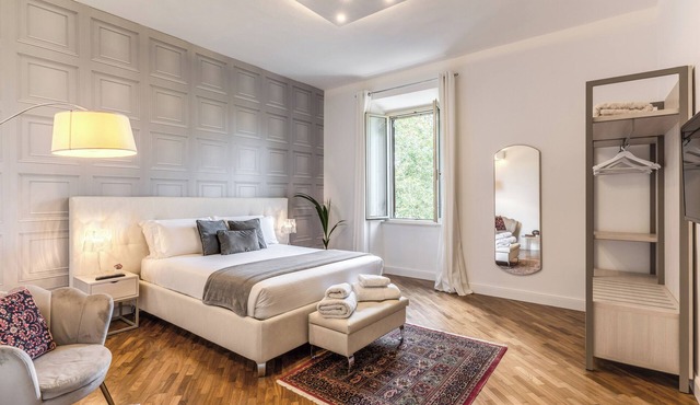 DELUXE Suite, stunning view of the Tiber River. Top floor with elevator, A/C