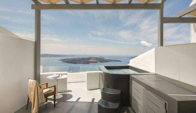 Deluxe suite with Caldera View & Hot tub