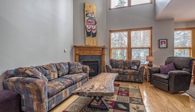Deluxe Townhouse on the Knoll w/garage, BBQ, private den