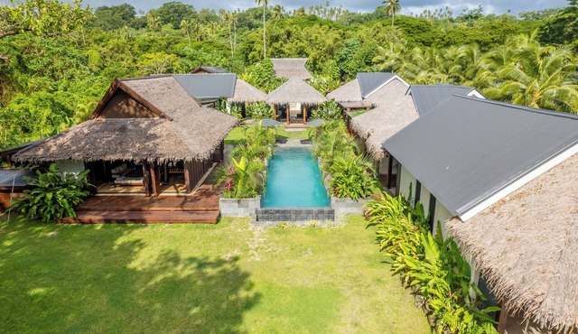 Deluxe tropical villa with pool on beautiful Espiritu Santo, Vanuatu