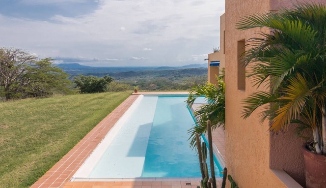 Deluxe Villa Malabar Boutique w/ Pool & 360 Views