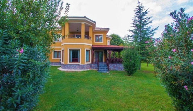 Deluxe Villa