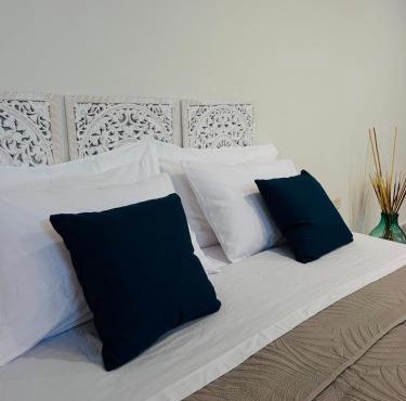 Demetra Bed