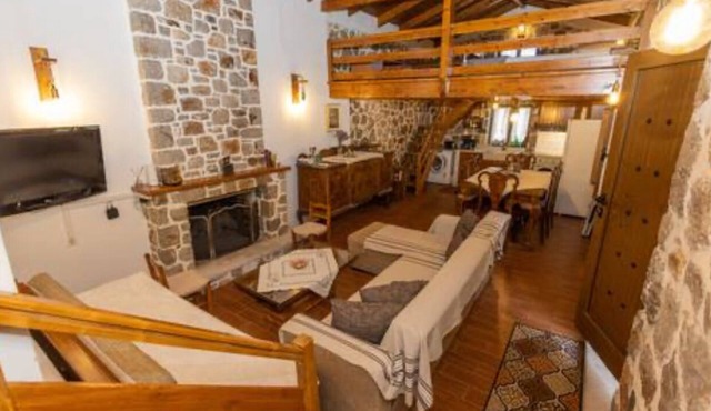 Demis and Sofias cozy House with indoor fireplace