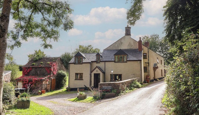 DENHILL COTTAGE, family friendly, with a garden in Wiveliscombe