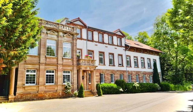 Denkmalgeschütztes, Historisches Gebäude in Einer Erholsamen Umgebung