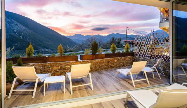 Denthis Single Getaway - Escape in Taygetos
