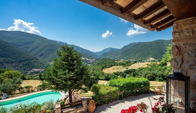 'Dependance Del Casale Rosso' with Pool, Private Garden and Wi-Fi