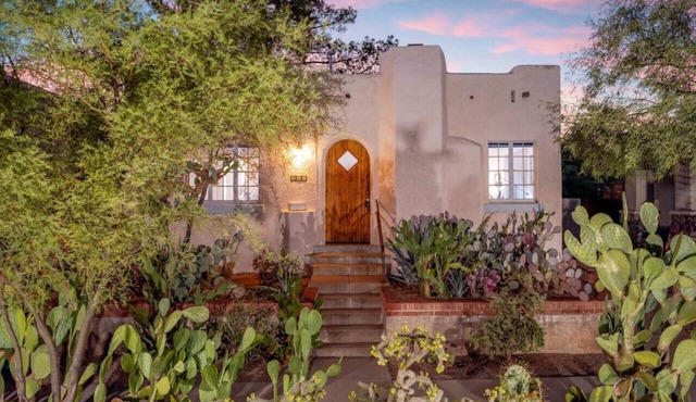 Desert Bloom/Blocks from U of A/1 BR 1 BA