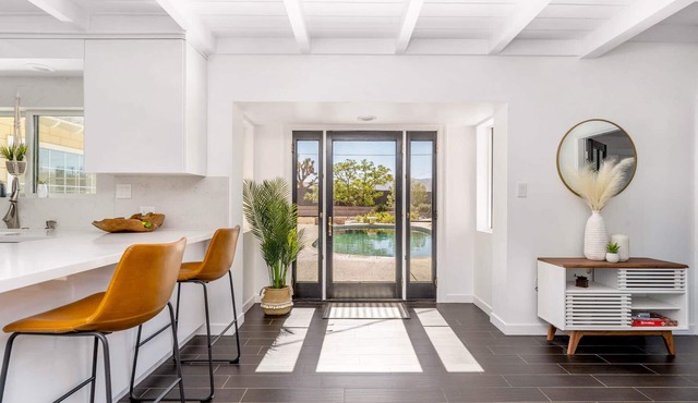 Desert-Chic Abode with Sauna and Heatlamps, Minutes to Joshua Tree and Pappy's
