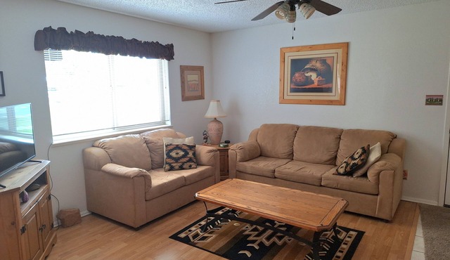 Desert Oasis in Friendly Community!