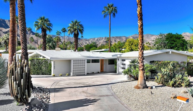 'Desert Tones' mid-century modern pool and spa home with lots of amenities!