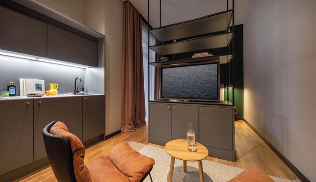 Design Apartment with balcony, Berlin Mitte