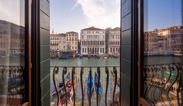 Design Apartment with Balcony on the Grand Canal R