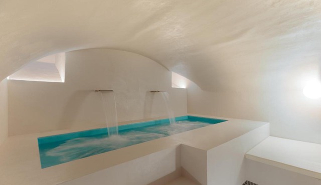 Design apartment with private pool in Campo dei Fiori