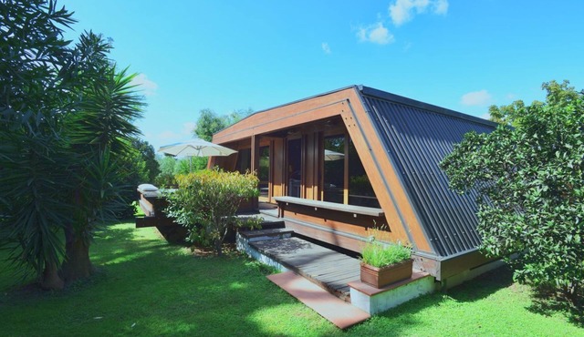 Design Cottage with Pool and Parking