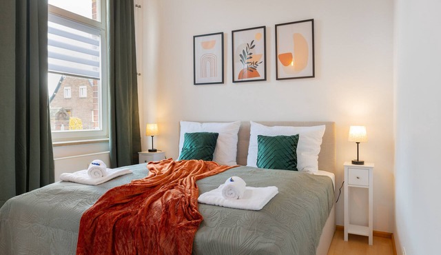 Design & history I king beds+kitchen+parking