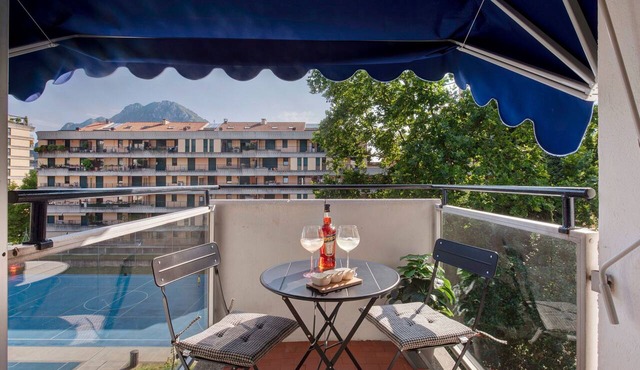 Design Home Apartment with Balcony and Wi-Fi