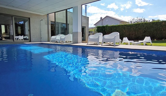 Design house with pool.