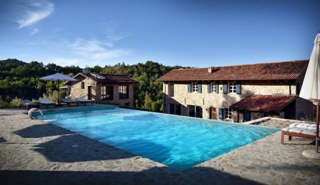 Design-villa mit Salzwasserpool auf Großem Grund, Ruhige Lage und Toller Blick