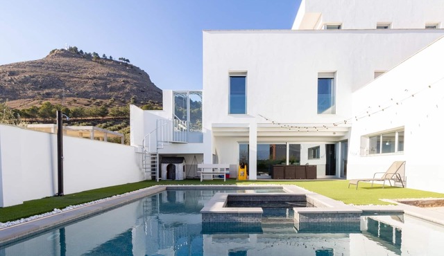 Design villa with garden, pool and fantastic views