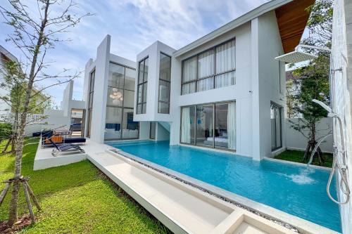 Designer 3BR Pool Villa in New Build LuxPride 4 L8 Residence