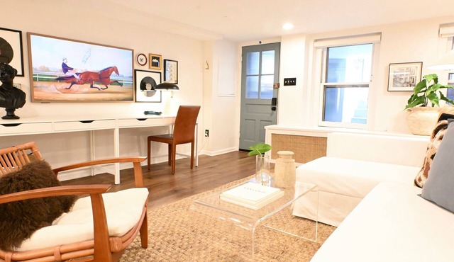 Designer Capitol Hill Guesthouse—Prime Location, Walkable + Free Parking