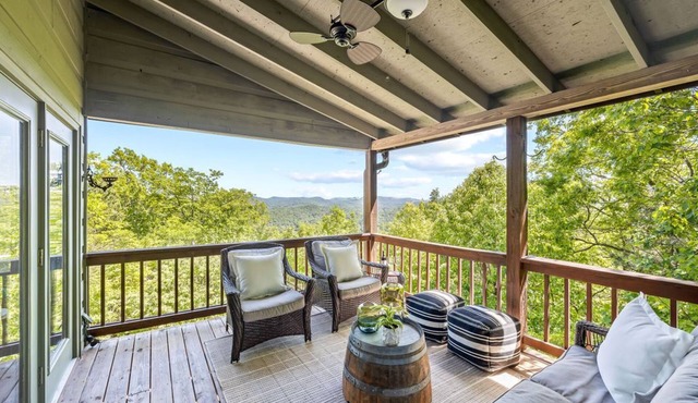 Designer Chic Mountain Home Minutes From Downtown Clayton & Lake Burton
