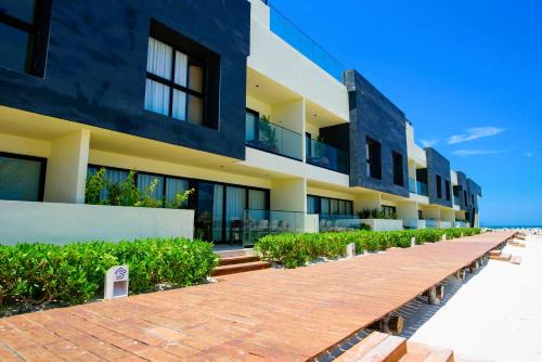 Designer decorated villa for 9 Yucalpeten Marina Beach