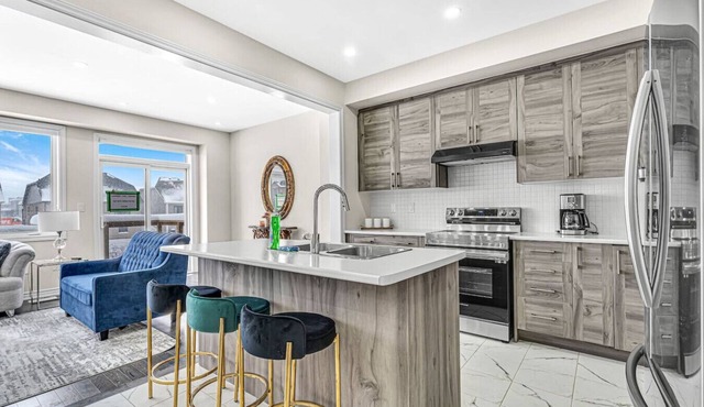 Designer Home in Niagara Falls
