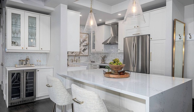 Designer Penthouse - Downtown Waterfront!