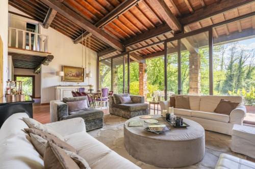 Designer Villa with Private Garden & Jacuzzi