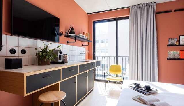 Deskopolitan House