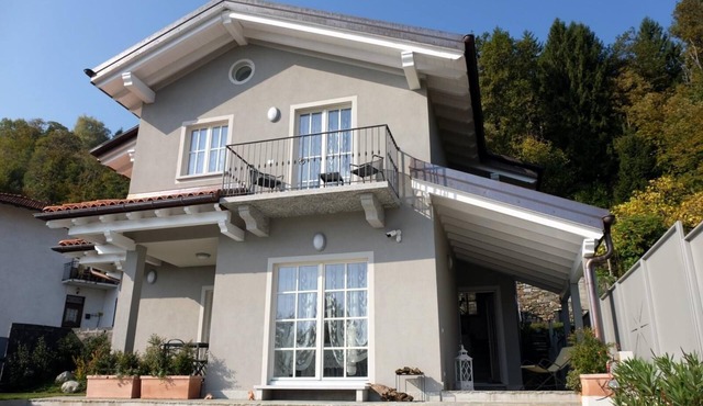 Detached 3-bedroom house with beautiful outdoor area and dream lake view