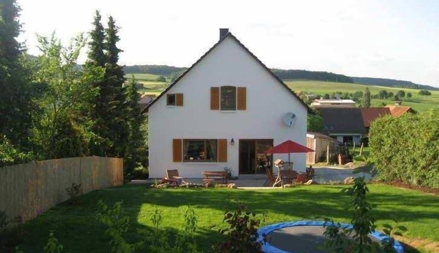 Detached and spacious house with large garden