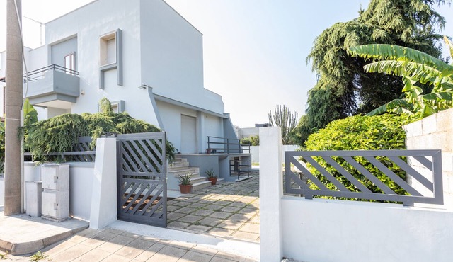 Detached apartment surrounded by greenery, in the quietness a stone's throw from the center