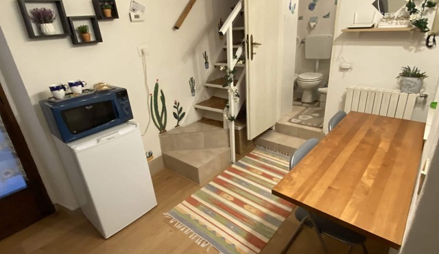 Detached apartment with small terrace in the center 2 minutes from the lake