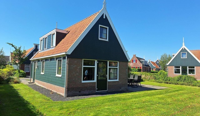 Detached bungalow with 3 bedrooms, 2 bathrooms and a sauna
