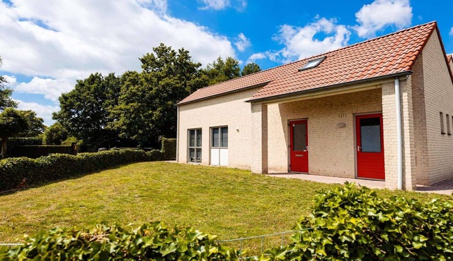 Detached Bungalow by the Forest Edge