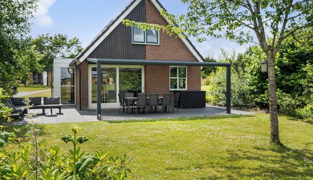 Detached bungalow for 8 people, fully equipped.