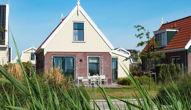 Detached bungalow with 3 bedrooms, 2 bathrooms and a terrace