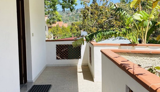 Detached cottage with sea view, 2 minutes from the beach - parking space.