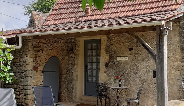 Detached cottage between Bergerac/Sarlat. Gite independant en plein campagne