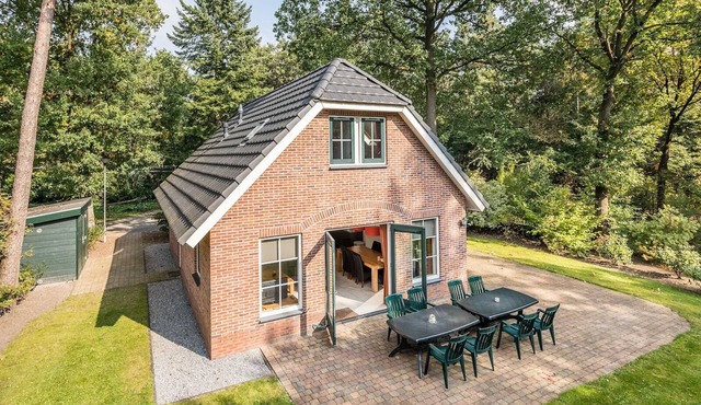Detached holiday home, perfect for families and groups in Drenthe.