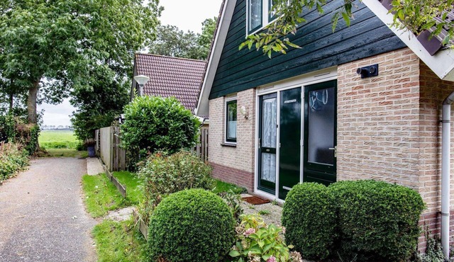 Detached holiday home in North Holland style with spacious garden