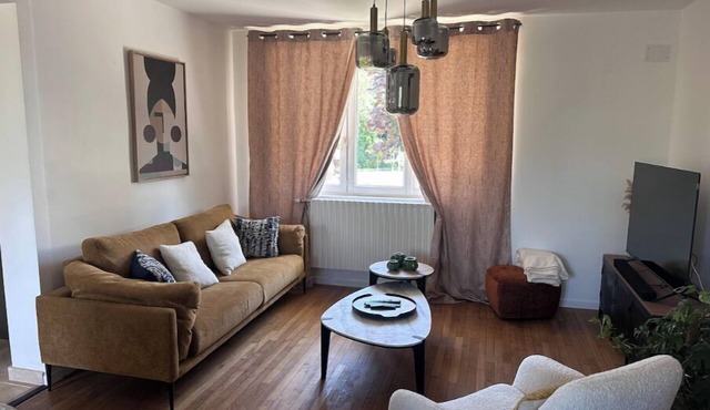 Detached house for 6 near the lake