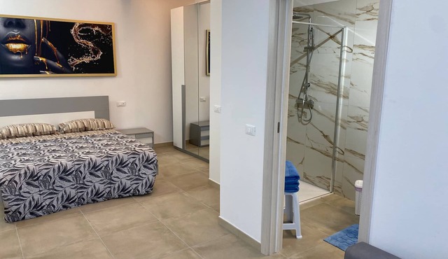 Detached house with private parking 250 meters from the spa train station