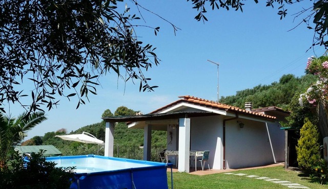Detached house in Bargecchia, air conditioning, pool, garden with views, free Wi Fi