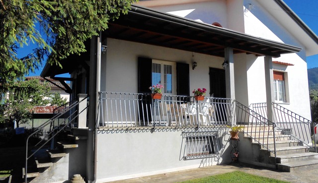 Detached apartment in small villa with garden in Versilia