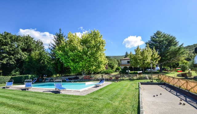 Detached manor with private pool, bikes 7km from Amelia, quiet area.